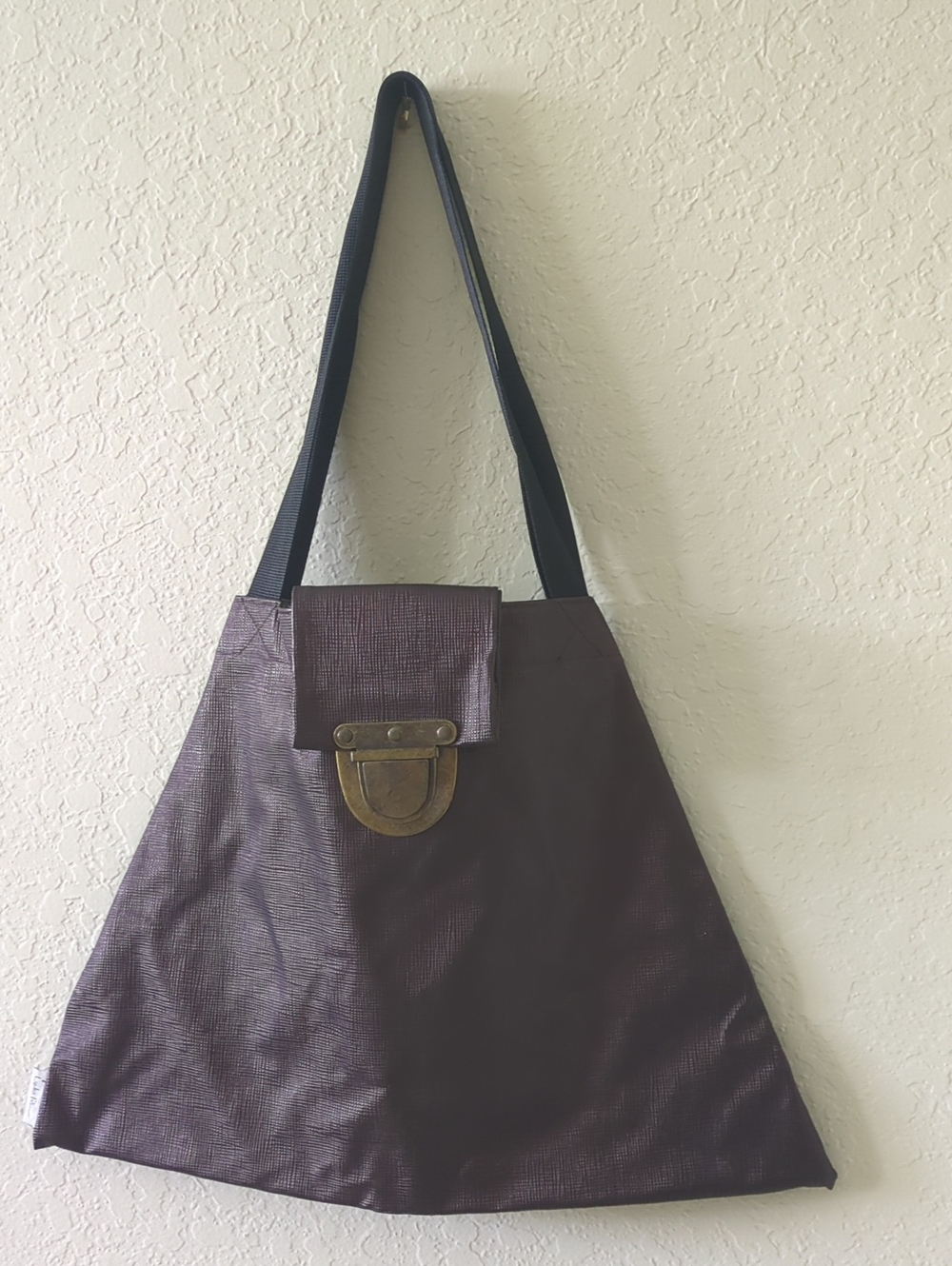 Women’s Shoulder Tote Bag with Brass Clasp